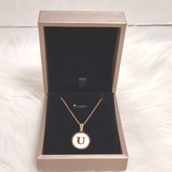 SHELL INITIAL PENDANT NECKLACE stainless steel gold plated U V or W - Picture 3 of 12